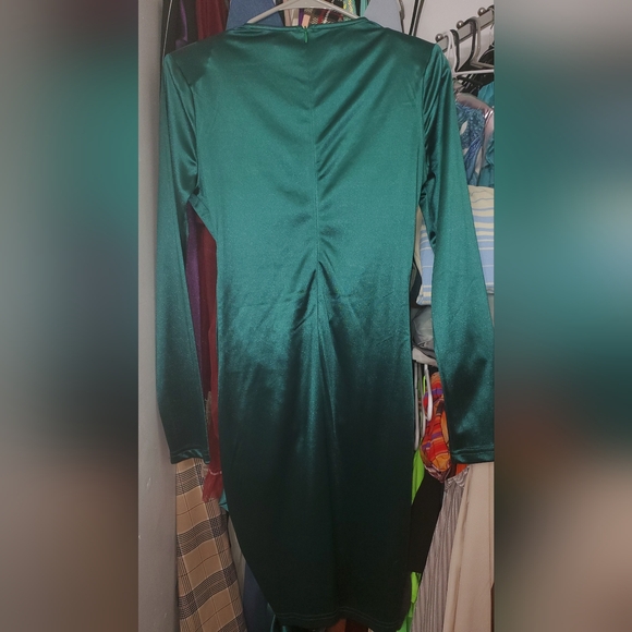 LOVE&LEMONADE Plunging Neck Ruched Draped Satin Bodycon Dress - Picture 17 of 17